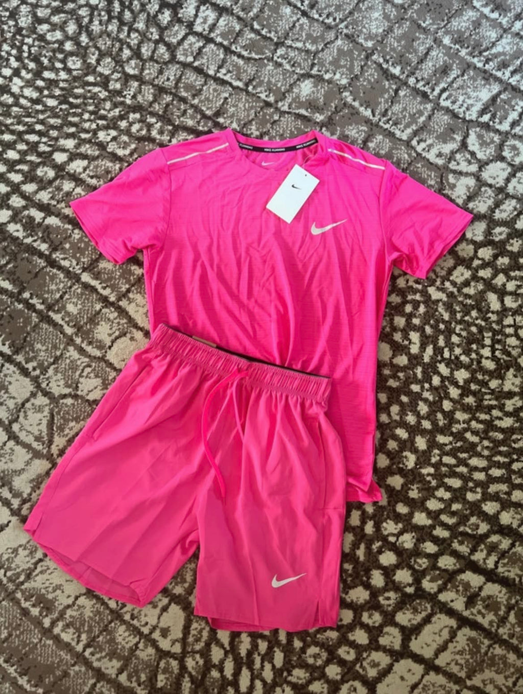 Ensemble Nike Sportswear Rose – T-shirt & Short